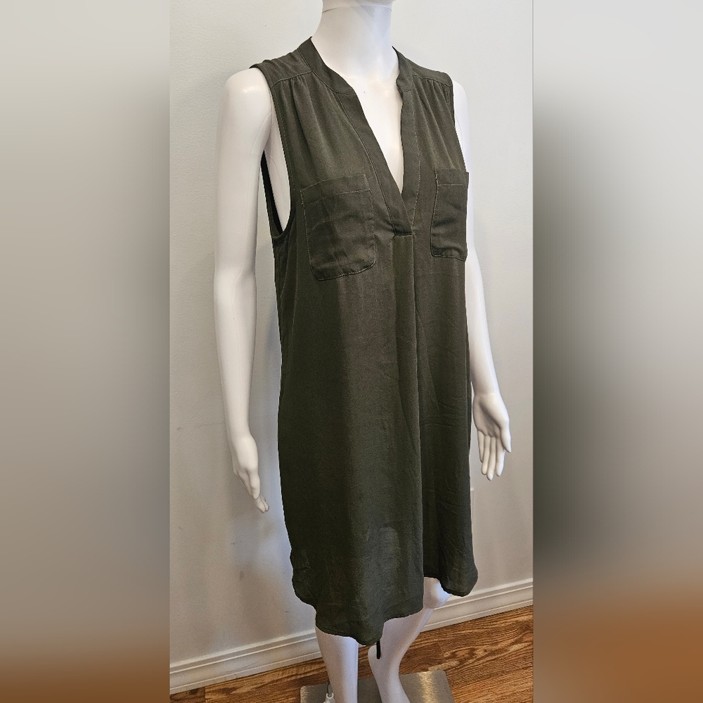 H&M Green Sleeveless V-Neck Tunic Dress